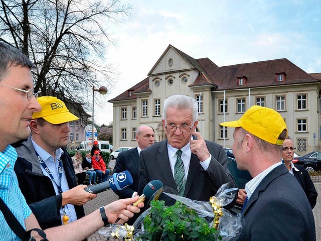 Bei seiner Ankunft vor der Schopfheime...erprsident nahm&#8217;s zur Kenntnis.  | Foto: Michael Reich