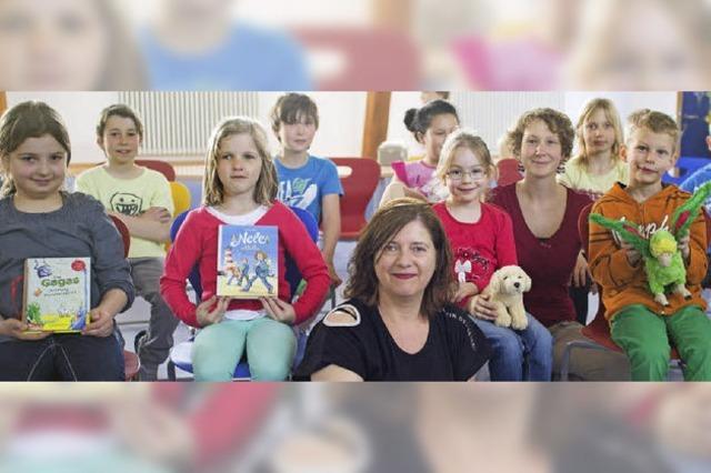 Fantasiefiguren fesseln Kinder