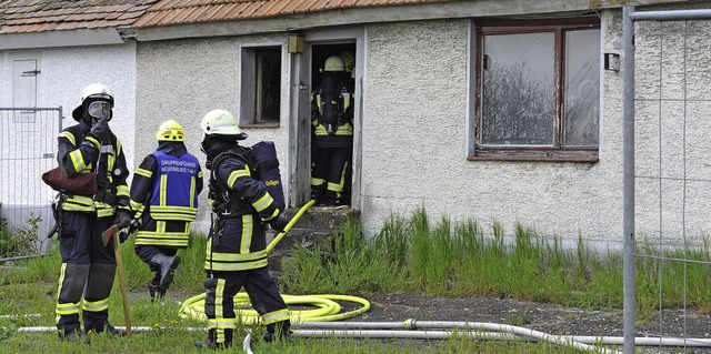 Erst gab&#8217;s einen Knall, dann Rau...henden, stdtischen Wohnhaus brannte.   | Foto: Volker Mnch