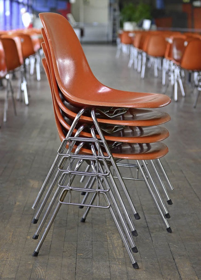 Zeitloser Klassiker: 84 dieser Eames-S...rden pro Stck rund 450 Euro gezahlt.   | Foto: Ingo Schneider