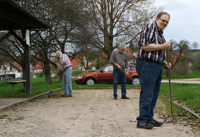 Dieter Staedt (von rechts), Jrgen Elb...erden ber &#8222;Vandalismus&#8220;.   | Foto: cremer