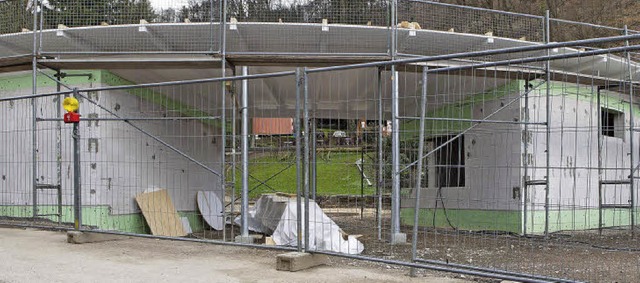 Der Rohbau des Eingangsgebudes zum Schwarzwaldzoo steht.   | Foto: Fotos: Gabriele Zahn