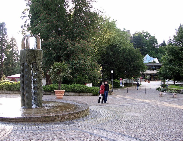 Ohne die Begrnung, rechts neben dem W...er optisch nher an den Schlossplatz.   | Foto: Sigrid Umiger