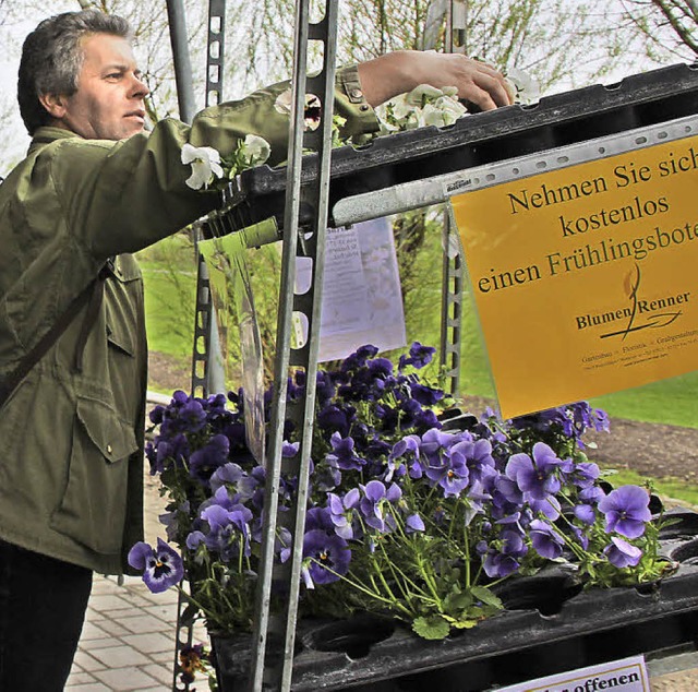 Einfach zugreifen: kostenlose Frhlingsboten   | Foto: Bianca Fritz