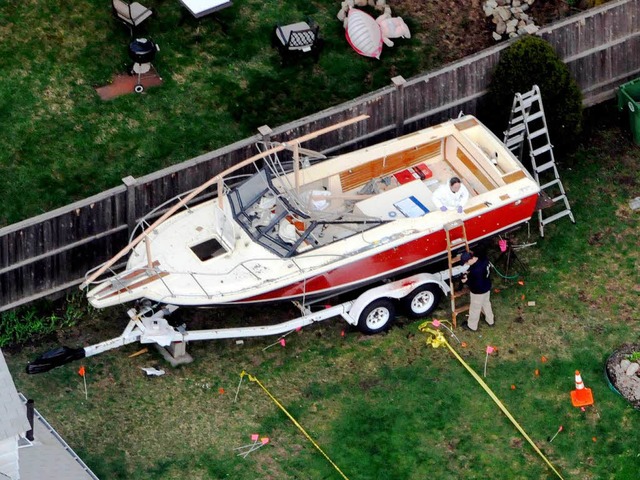 In diesem Boot wurde der Verdchtige gefunden.  | Foto: AFP