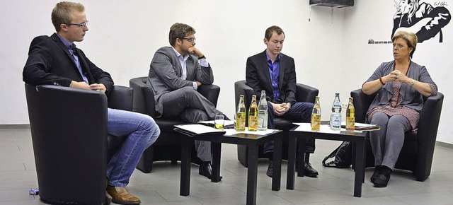 Diskutierten im Jugendhaus (von links)... Wahl,  Christoph Leon, Sabine Wlfle.  | Foto: BZ