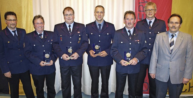 Der Kreisfeuerwehrverband verabschiede...der), Bruno Schmidt (Stellvertreter).   | Foto: Paul Schleer