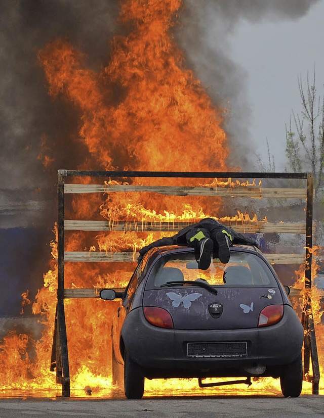 Fernseh-Fans kennen diesen gefhrliche...fhrt auf dem Autodach eine Feuerwand.  | Foto: Martina Proprenter
