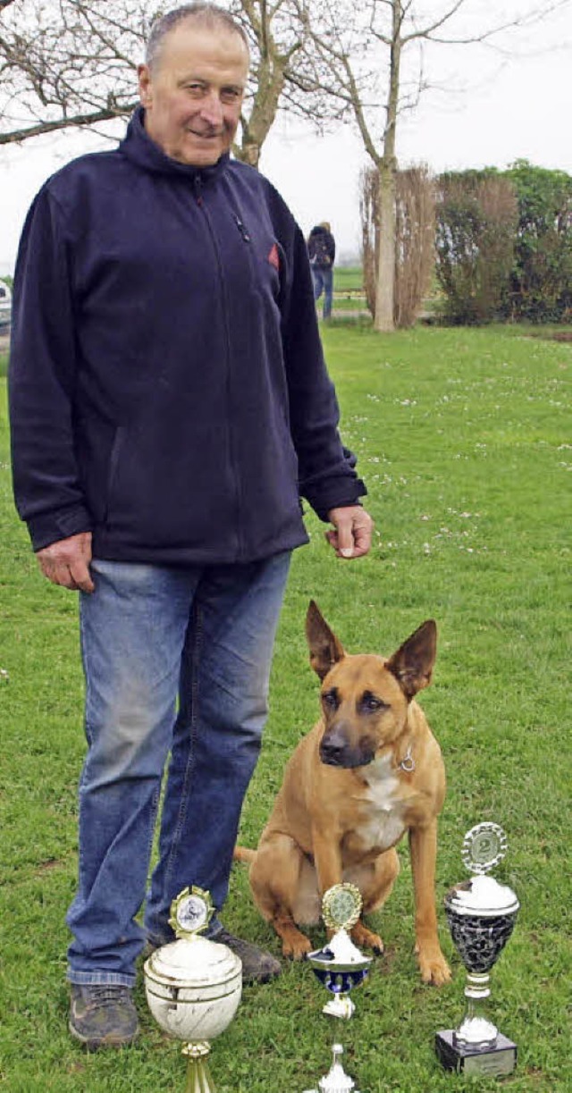 Karlheinz Wiessmer mit Mischlingshund Leila wurde Sieger der Frhjahrsprfung   | Foto: Albert Greiner