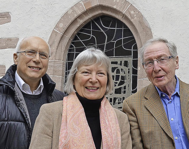 Vor der evangelischen Stadtkirche Lrr... und Hans-Jrgen Schmidt (Prsident).   | Foto: Nikolaus Trenz