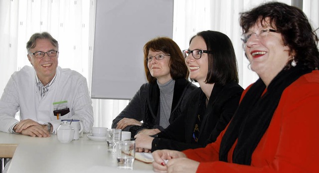 Grne Politikerinnen statten auch dem ...Boser und  Brbl Mielich (von links).   | Foto: heidi Fssel