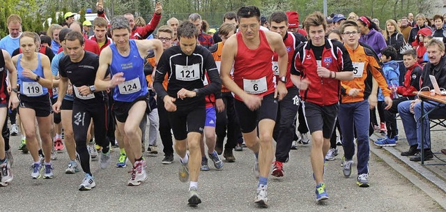 Auf geht&#8217;s: Beim Startschuss war...nslauf in Kappel noch dicht beisammen.  | Foto: Corina Lorber