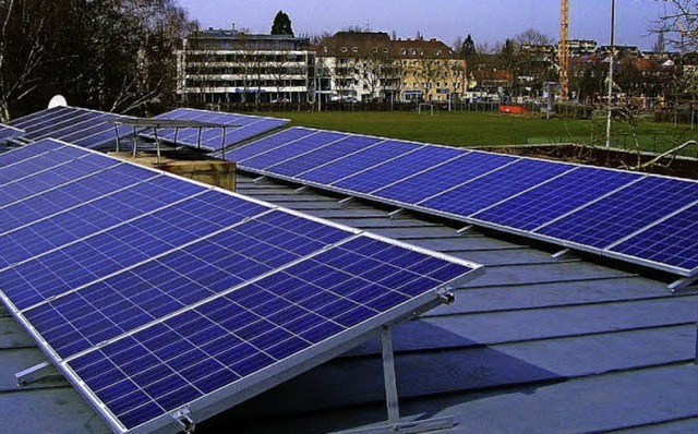 Auf dem Dach des Alemannia-Vereinsheim... sind jetzt  Solarmodule installiert.   | Foto: Solargeno