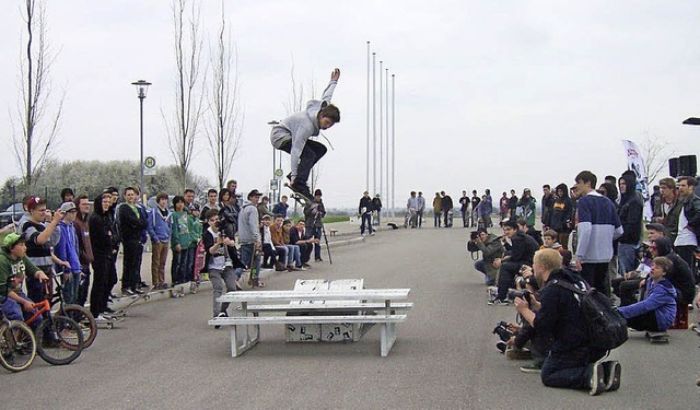 Hoch hinaus: Die Skater demonstrierten...ht zuletzt viele spektakulre Sprnge.  | Foto: dominic liebisch