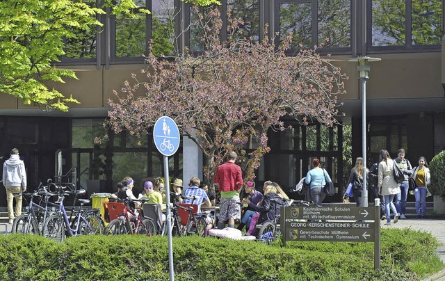 Nach dem Unterrichtsende knnen die Sc...beide eine Zukunftsperspektive haben.   | Foto: Volker Mnch