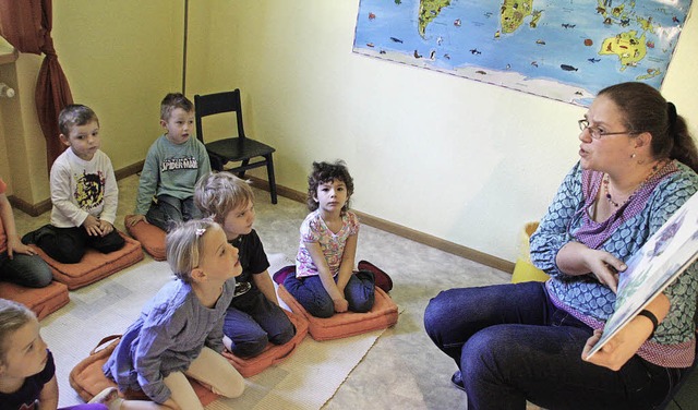 Susanne Schumacher und die Kinder knnten sich an die Lesezeit gewhnen.   | Foto: Jrn kerckhoff