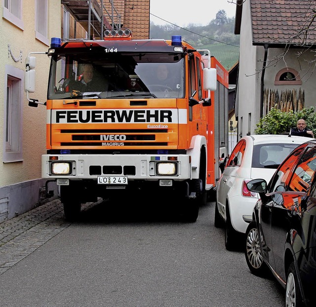 Einfach zu eng: Da kommt kein Feuerwehrauto mehr durch.   | Foto: Utke