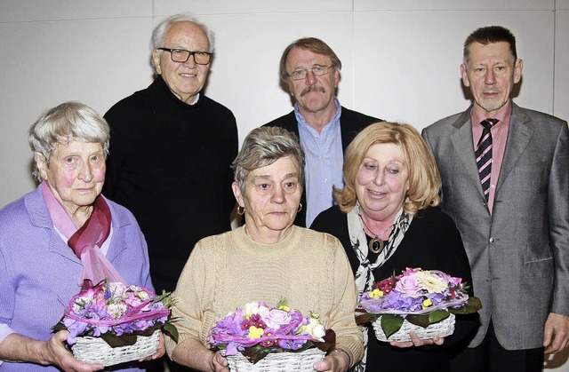 Nelly Hug, Hans Steiger, Edith Maier, ...lin fr ihre langjhrige Treue geehrt.  | Foto: Heiner Fabry