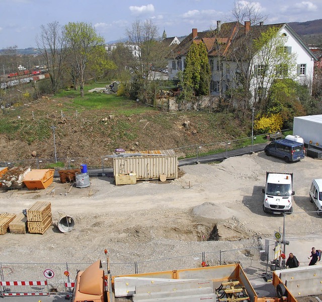 Im Vordergrund die Trambaustelle, dahinter die Hangkante   | Foto: Lauber