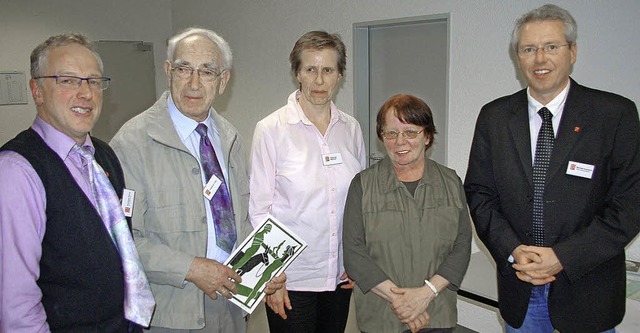 Fr 20-jhrige Mitarbeit ehrten  Andre...Ursula Schimandel (zweite von rechts).  | Foto: Rolf Reimann