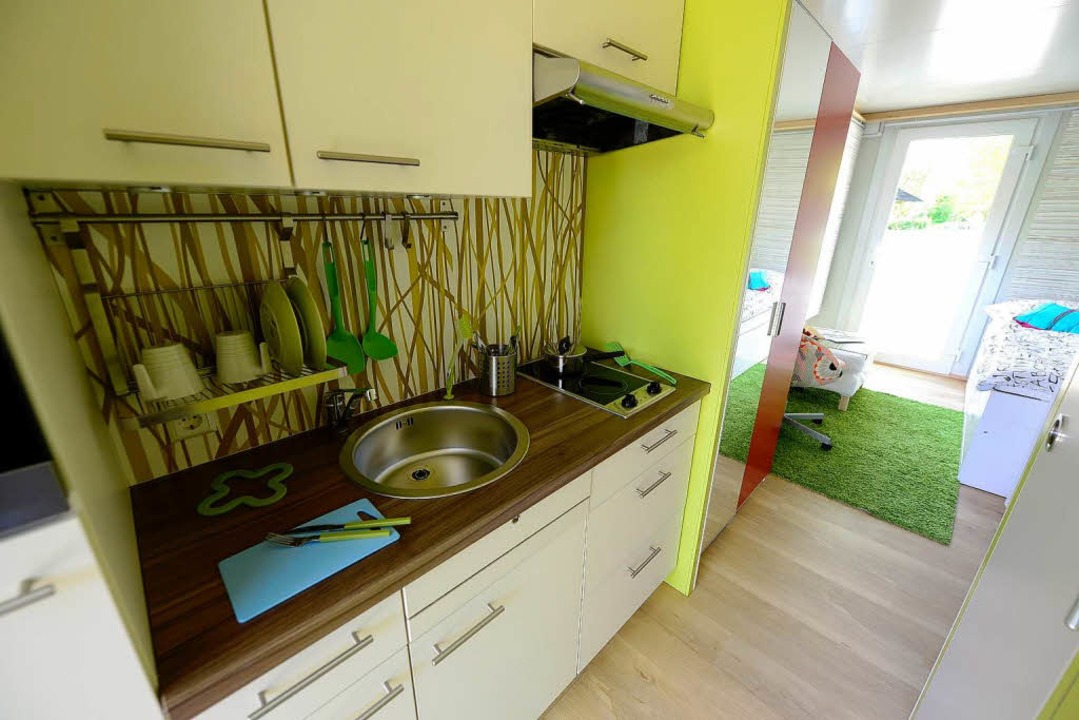 Auch eine kleine Küche ist auf 15 Quadratmetern installiert  | Foto: Ingo Schneider