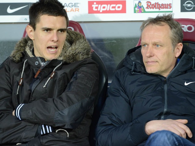 SC-Trainer Christian Streich (rechts) ...Johannes Flum nach Frankfurt wechselt.  | Foto: dpa