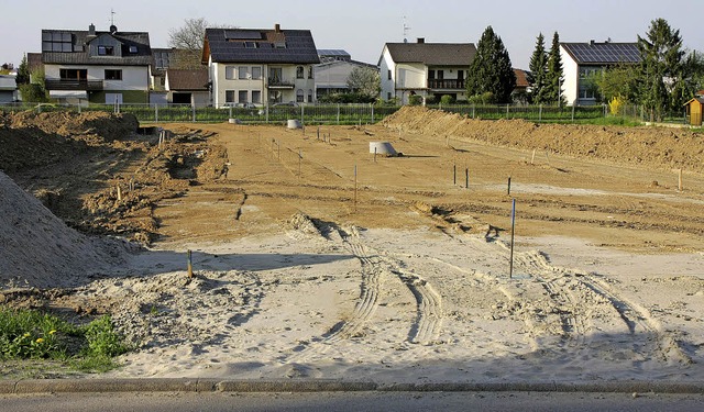 Die Erschlieungsarbeiten frs Neubaug...ungen fr ein Nahwrmenetz investiert.  | Foto: Martin Wendel