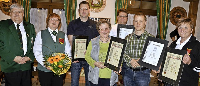 Verdiente Mitglieder wurden bei der Ge...chtzenvereins Kiechlinsbergen geehrt.  | Foto: Vitt