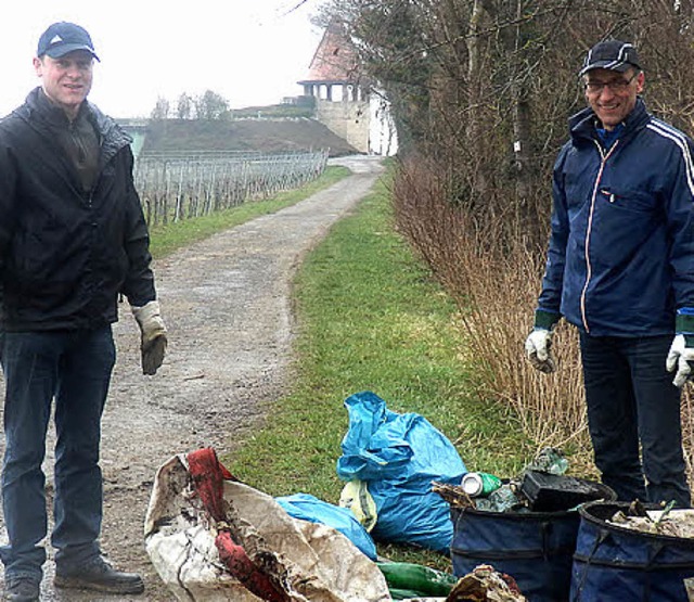 Der Vorsitzende des CDU-Ortsverbands, ...er Bernhard Fehrenbach sammelten mit.   | Foto: privat