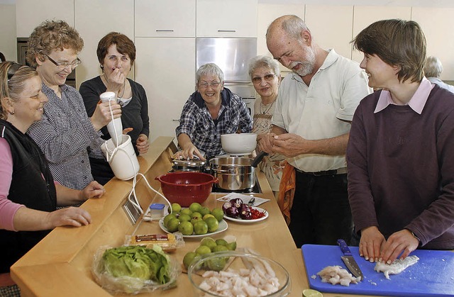 Gute Laune, inspirierende Gerichte: Der Perukreis kocht.   | Foto: heidi fssel