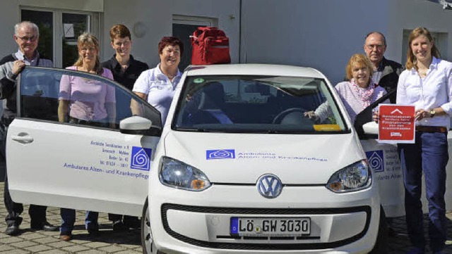 An einem der Wagen der Kirchlichen Soz...und Geschftsfhrerin Stephanie Grn.   | Foto: Ralf H. Dorweiler