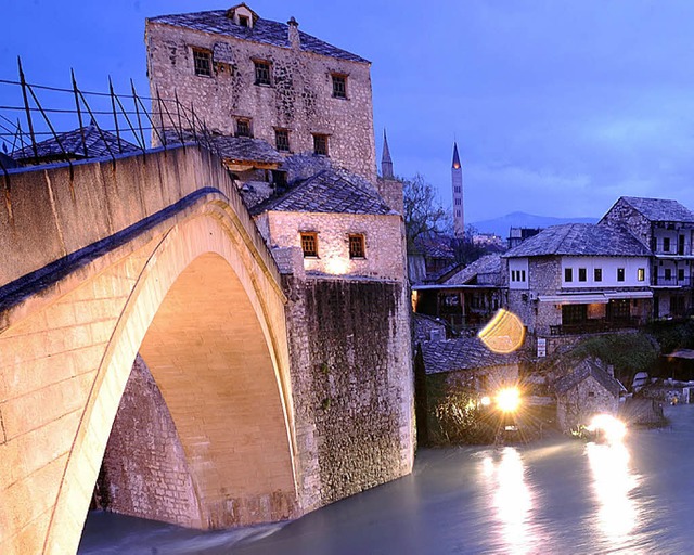 Wieder aufgebaut: die Brcke von Mostar in Herzegowina  | Foto: AFP