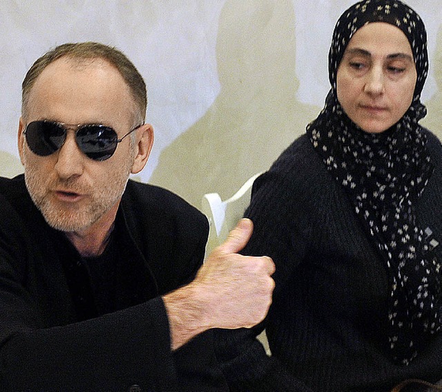 Die Eltern der Verdchtigen gaben in M...ala in Russland eine Pressekonferenz.   | Foto: AFP