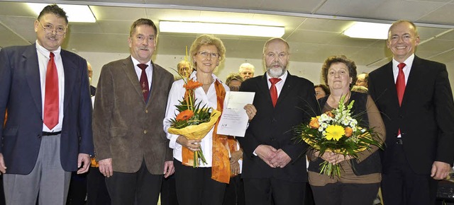 Ehrungen beim Frhlingskonzert der Cho...ra Kaspar und Chorleiter Rainer Knig.  | Foto: Roland Vitt