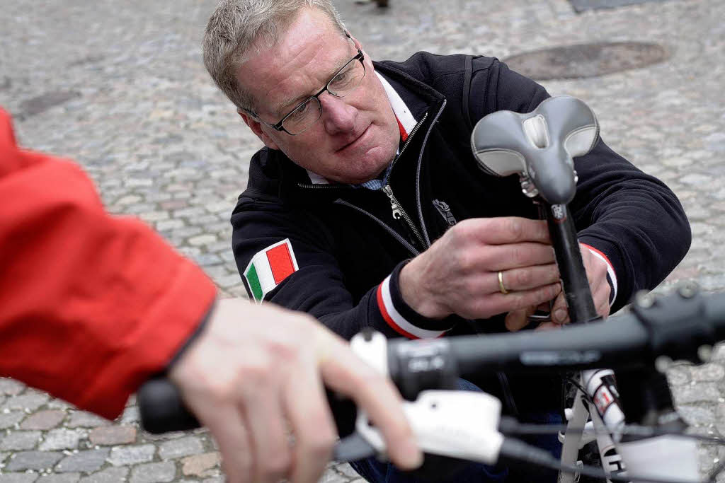 Thorsten Hummel schraubt in der Kirchstraße. Thorsten Hummel schraubt in der Kirchstraße.