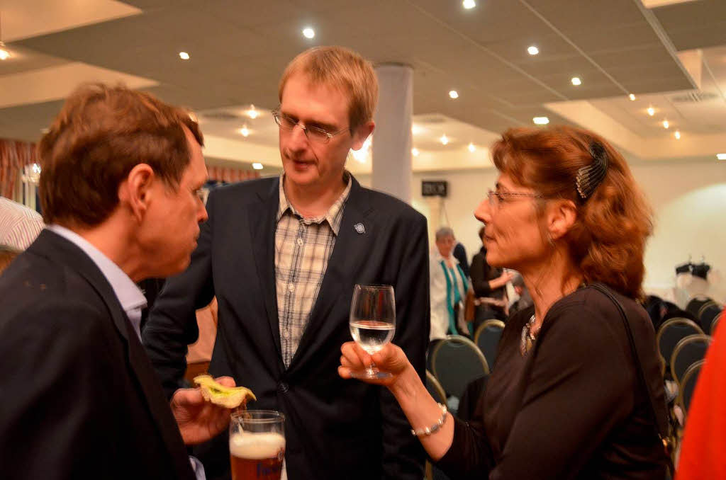 BZ-Redakteur Matthias Kaufhold im Gesprch mit Mediziner-Ehepaar Welf und Heike Dieterich