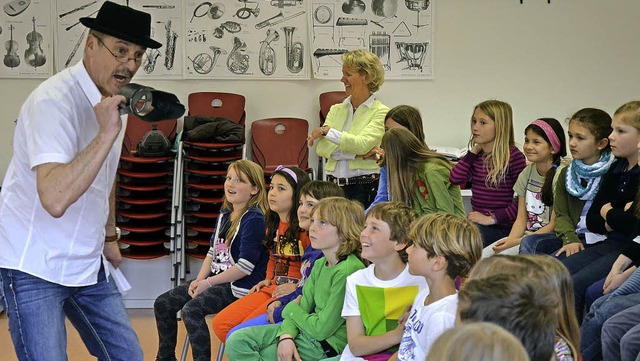 Lachende Kindergesichter gab es bei de...recher eines  Polizeiautos imitierte.   | Foto: Gabriele Hennicke