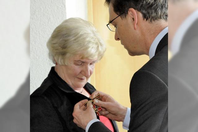 Angela Walter von der Denzlinger Hospizgruppe mit Bundesverdienstkreuz geehrt