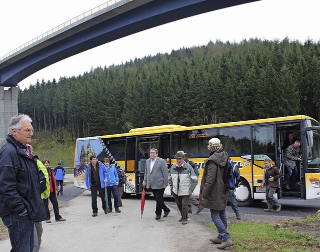 Pnktlich zur Erffnung der Wandersais...g,  ihrer Bestimmung bergeben werden.  | Foto: Christa Maier