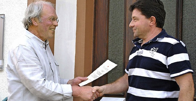 Jrg Hellwig (im linken Bild rechts) w...ierten gern  mit den Ortschaftsrten.   | Foto: Edgar Steinfelder