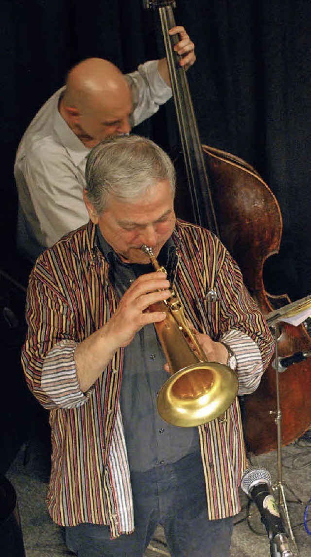 Dusko Goykovich (Flgelhorn) und Rudi Engel am Bass im Jazztone.   | Foto: Mink