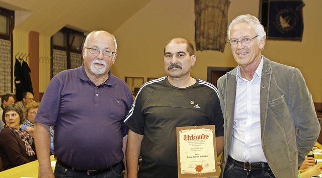 Ehrung bei der GSV (von links): Willi Ugi,Hans Dieter Schaller, Josef Lanner   | Foto: fssel