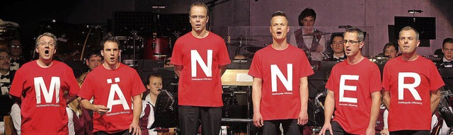 Dieses A-cappella-Sextet aus Stadtkape...l welchen Hit von Herbert Grnemeyer?   | Foto: Heck