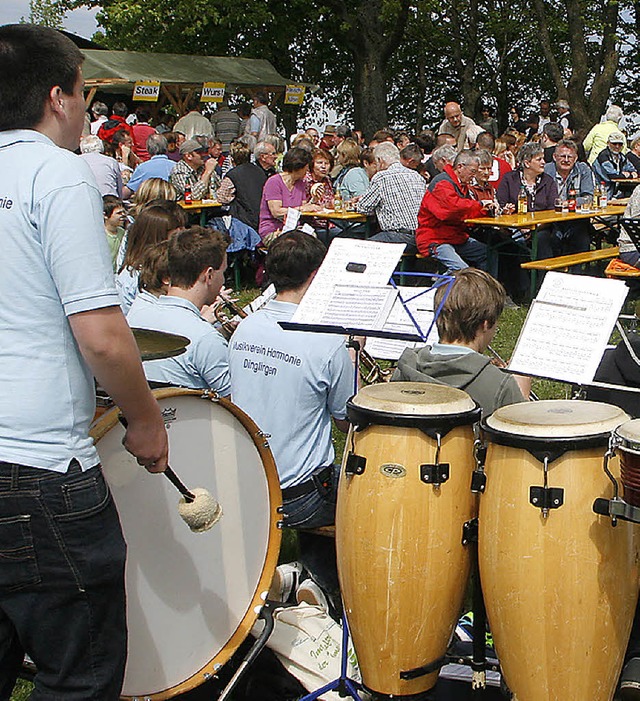 Mit Musik werden die Wanderer auf dem Schutterlindenberg unterhalten.   | Foto: heidi fssel