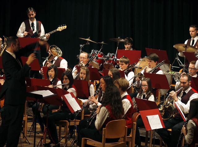 Debt gelungen: Orchesterleiter Thorst...m MV Wittelbach beim Frhjahrskonzert   | Foto: Heidi Fssel