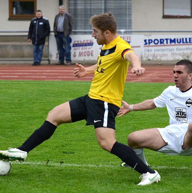 Fuball-Landesliga, FC Steinen-Hllste...hl, Thorsten Schwab (li), Bilal Haliem  | Foto: Uwe Rogowski