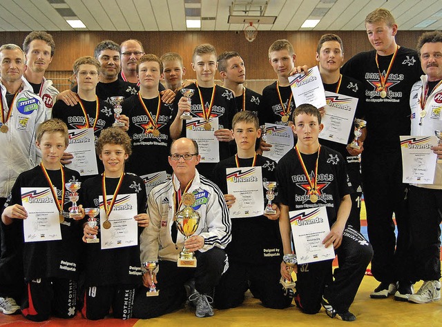 Das erfolgreiche Jugendteam  des TuS A...sterschaft im Ringen in Saarbrcken.    | Foto: HERZOG