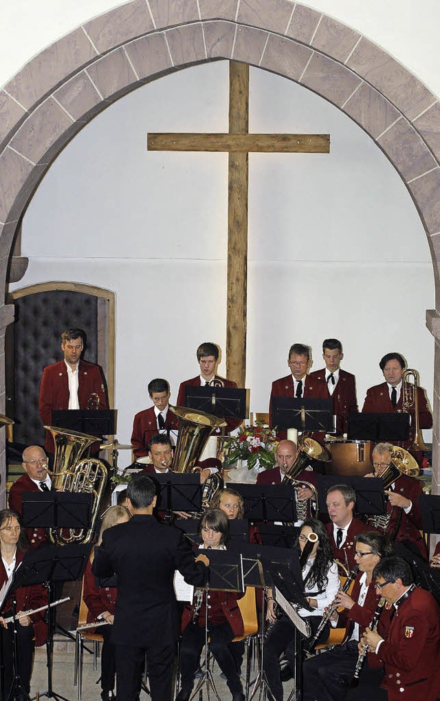 Klangraum Kirchenschiff: Das Orchester mit Ensemblemusik   | Foto: fssel