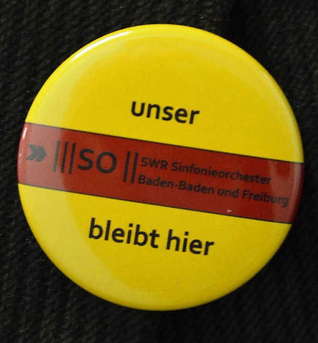 Ein neuer Solidaritts-Button frs Orchester in den badischen Landesfarben   | Foto: zeller