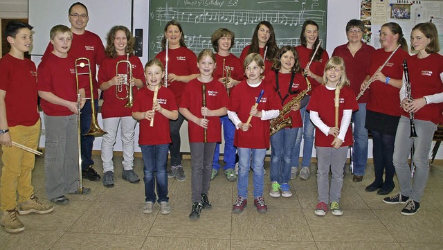 Das Adelhausener Jugendorchester mit D... ersten Auftritt beim 1.-Mai-Waldfest.  | Foto: Petra Wunderle